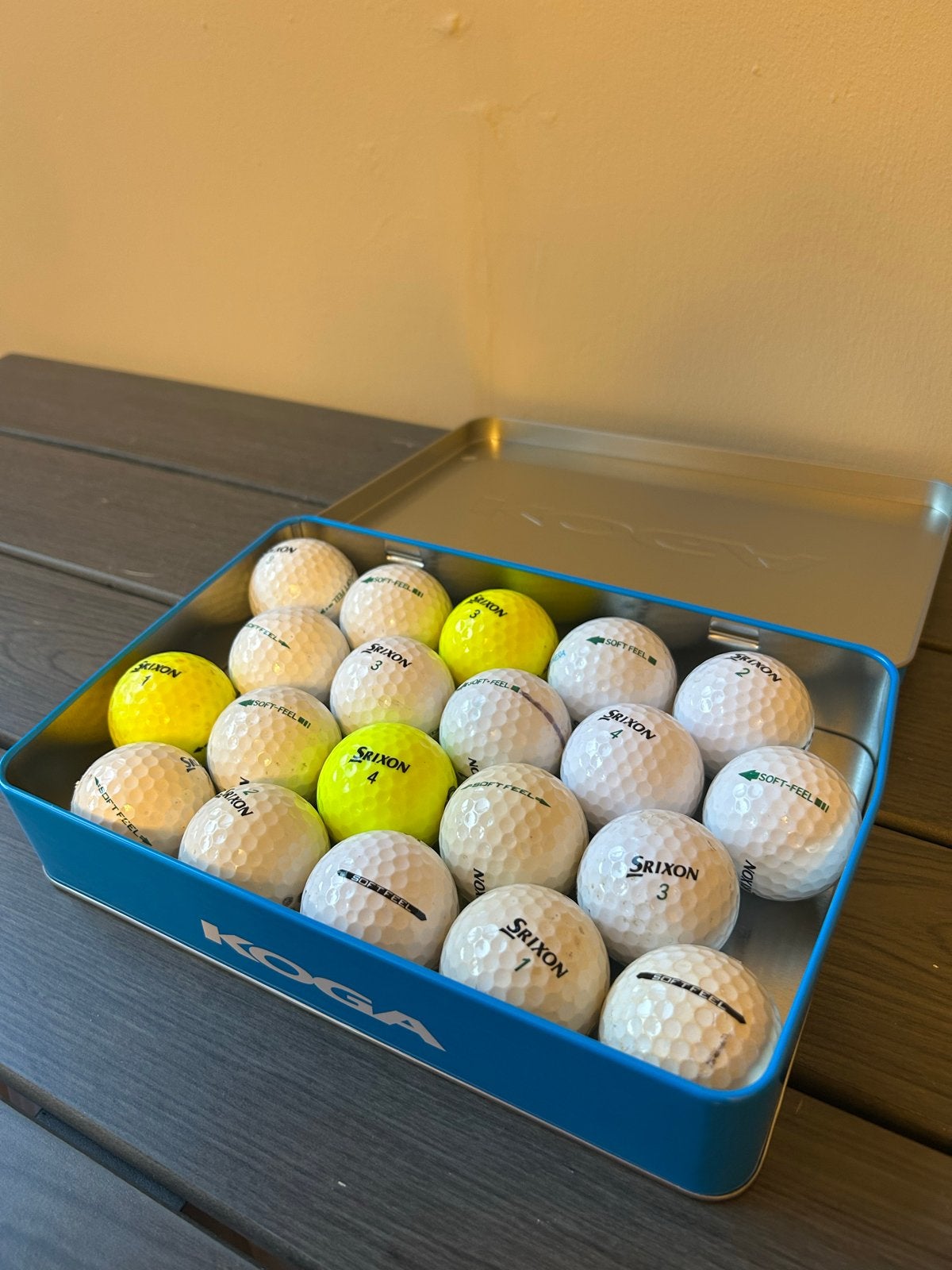 20x Srixon Soft Feel Golfballen + Bewaarblik, Sport en Fitness, Golf, Ophalen of Verzenden, Gebruikt, Bal(len), Overige merken