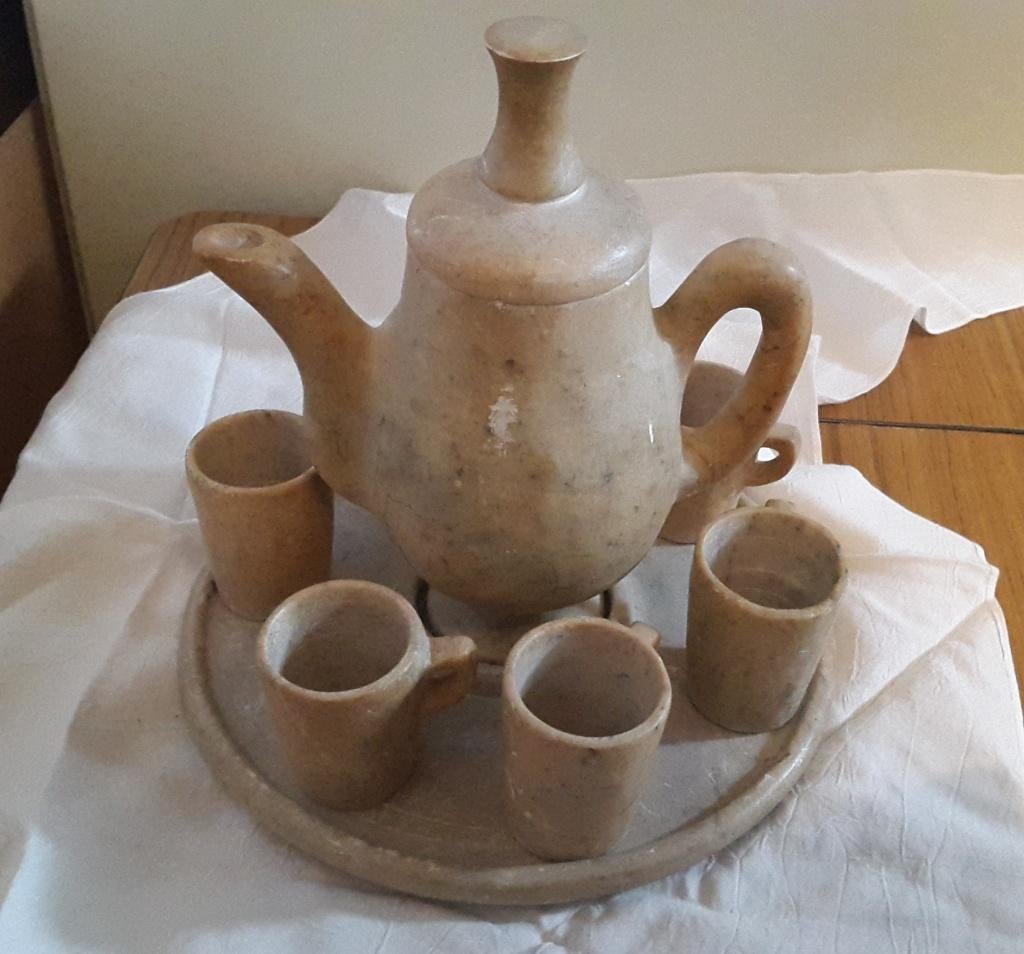 Soapstone theesetje, from Brasil, plateau + pot en kopjes, Antiek en Kunst, Verzenden