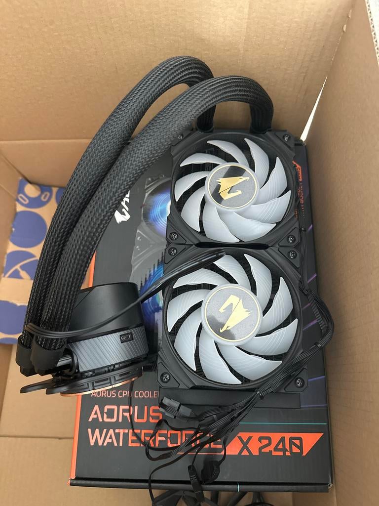 AORUS WATERFORCE X 240 AIO CPU Koeler, Computers en Software, Computerkoelers, Ophalen of Verzenden, Zo goed als nieuw, Waterkoeling