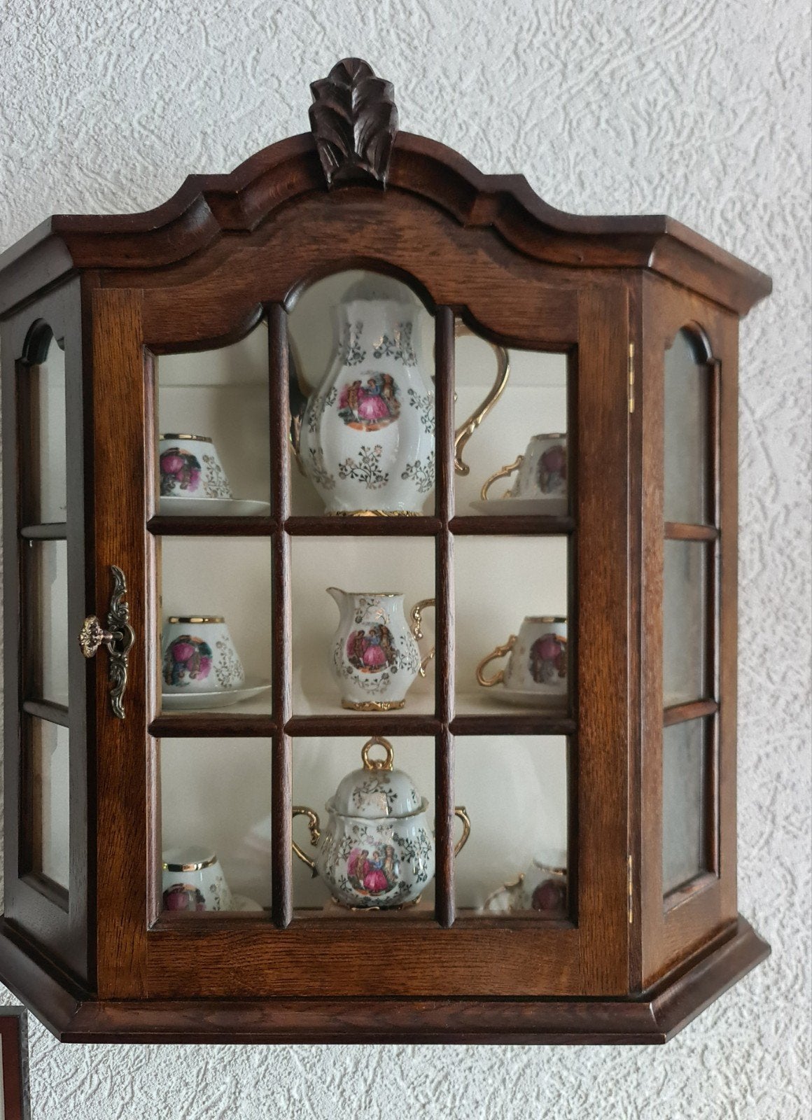 Antieke vitrinekast met theeserviesje, Ophalen of Verzenden
