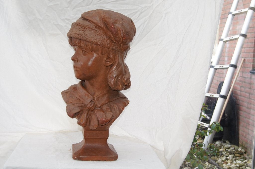 Antieke terracotta buste van een kind met muts ( Jaar 1887, Antiek en Kunst, Kunst | Beelden en Houtsnijwerken, Buste, Ophalen of Verzenden