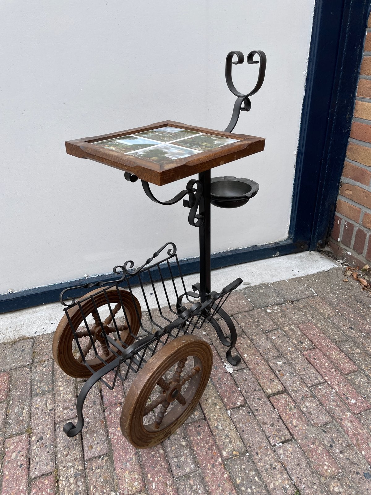 Vintage bijzettafel met asbak en tijdschriftenrek, Ophalen