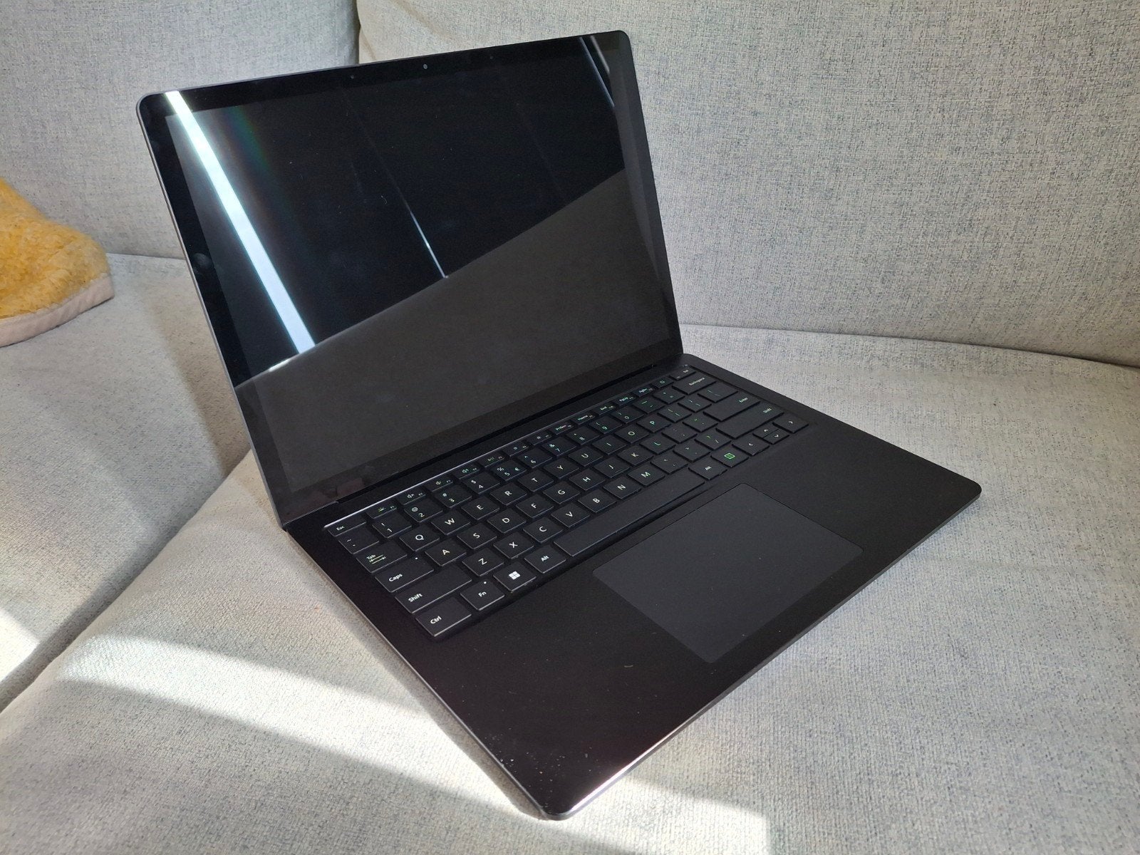 Gezocht. Defecte Microsoft Surface 4 laptop., Computers en Software, 2 tot 3 Ghz, 13 inch, Niet werkend, Microsoft Surface