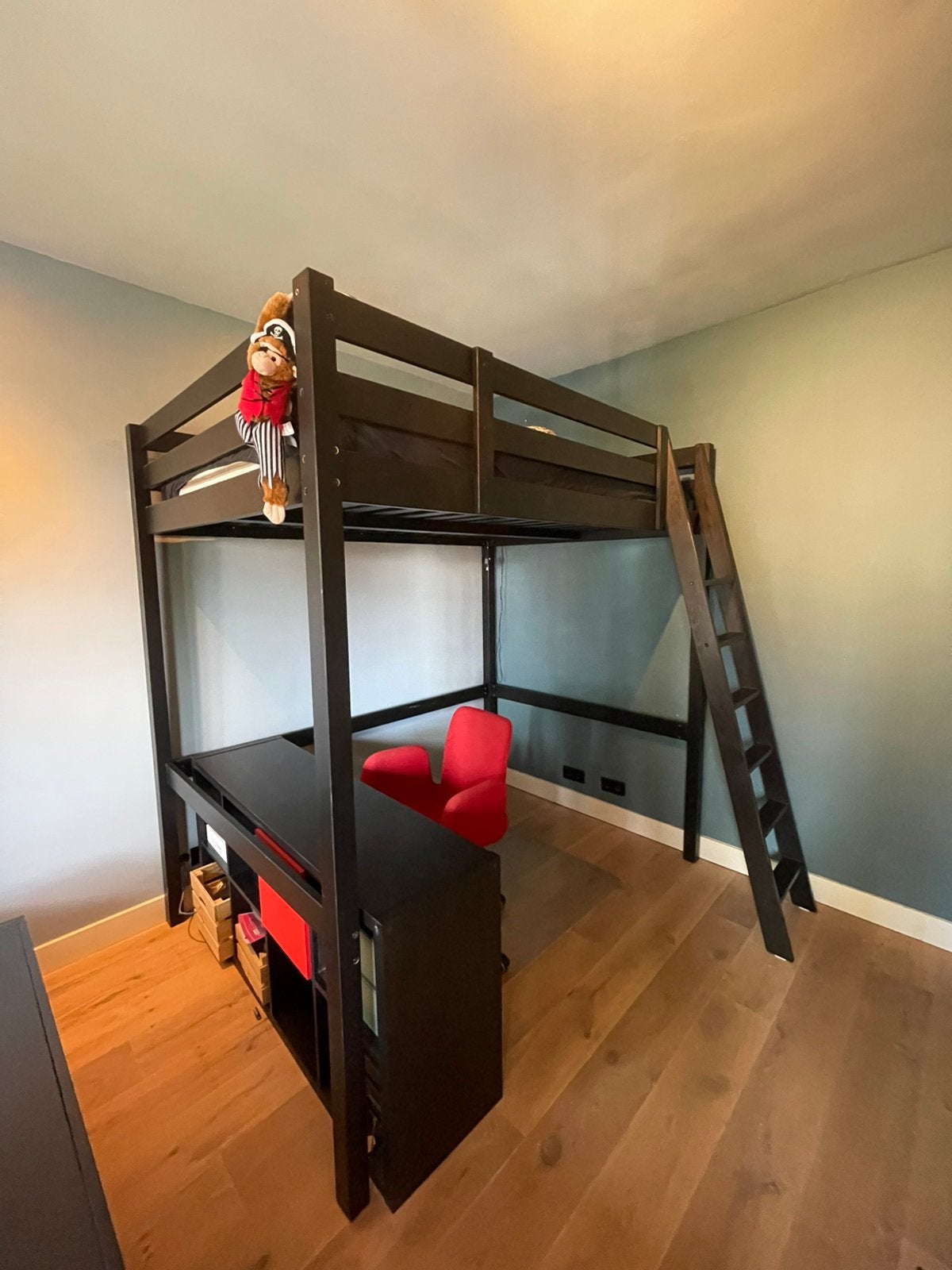 Stevige 2-persoons hoogslaper met bureau – zwart, Ophalen, Hoogslaper, 210 cm, 160 cm
