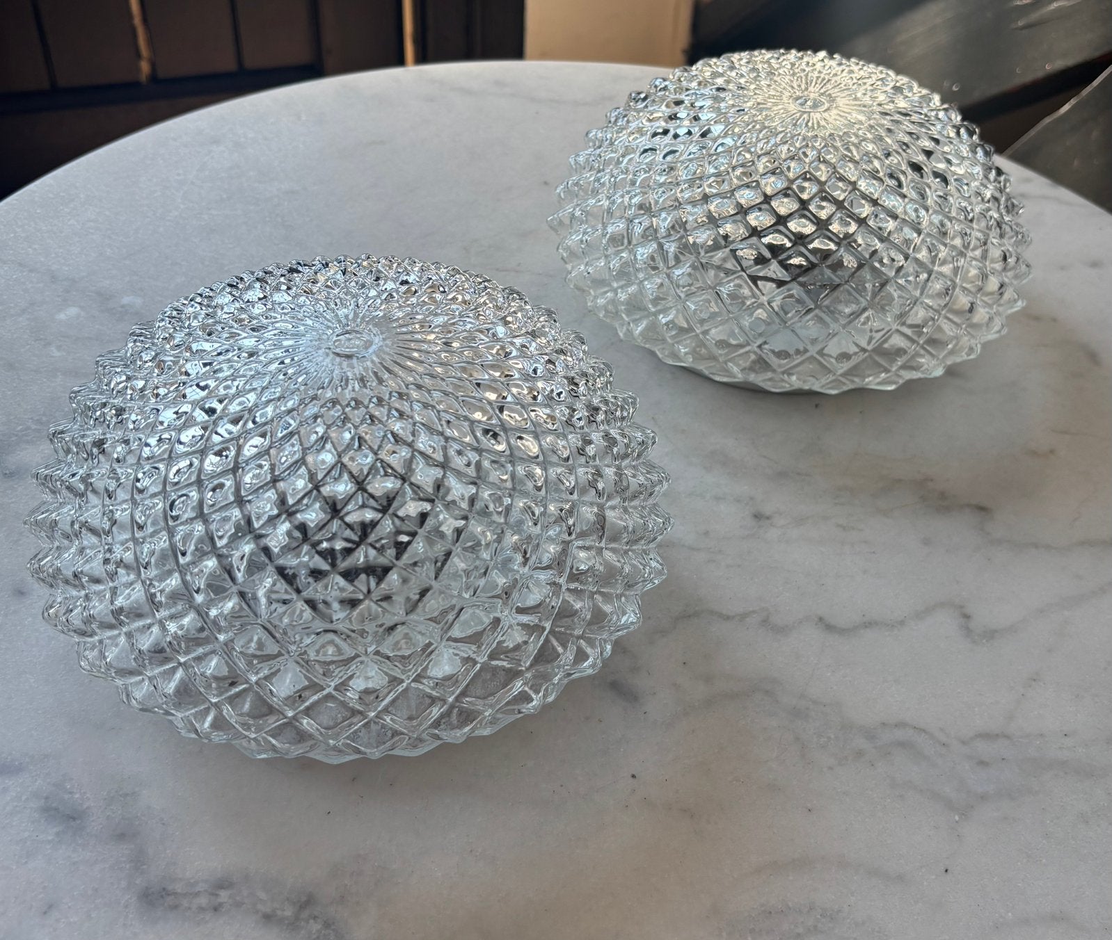 Vintage set 2 ronde plafoniere diamant driehoek bloem lamp, Ophalen of Verzenden, Zo goed als nieuw, Glas