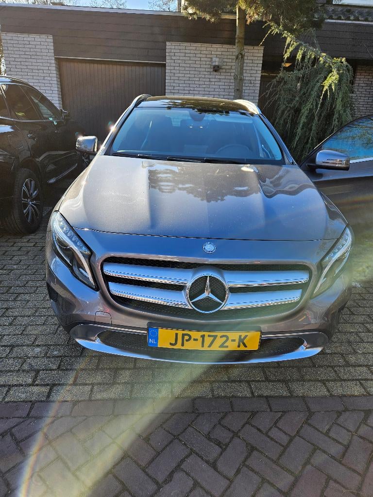 Mercedes-Benz GLA 180 AMG line (2016) Panoramadak, Grijs, Auto's, Mercedes-Benz, 4 cilinders, 715 kg, 122 pk, 1200 kg