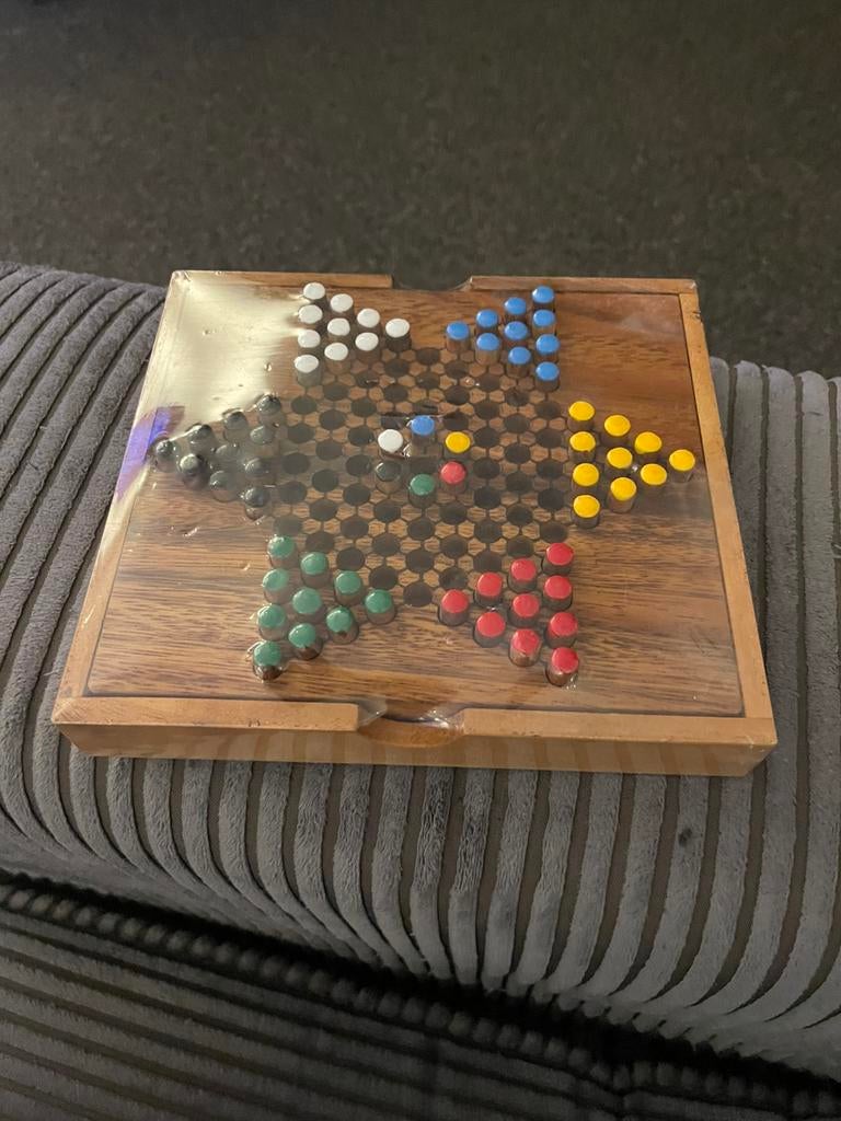 Nieuwe houten Chinese checkers (ster), Hobby en Vrije tijd, Gezelschapsspellen | Bordspellen, Een of twee spelers, Ophalen of Verzenden
