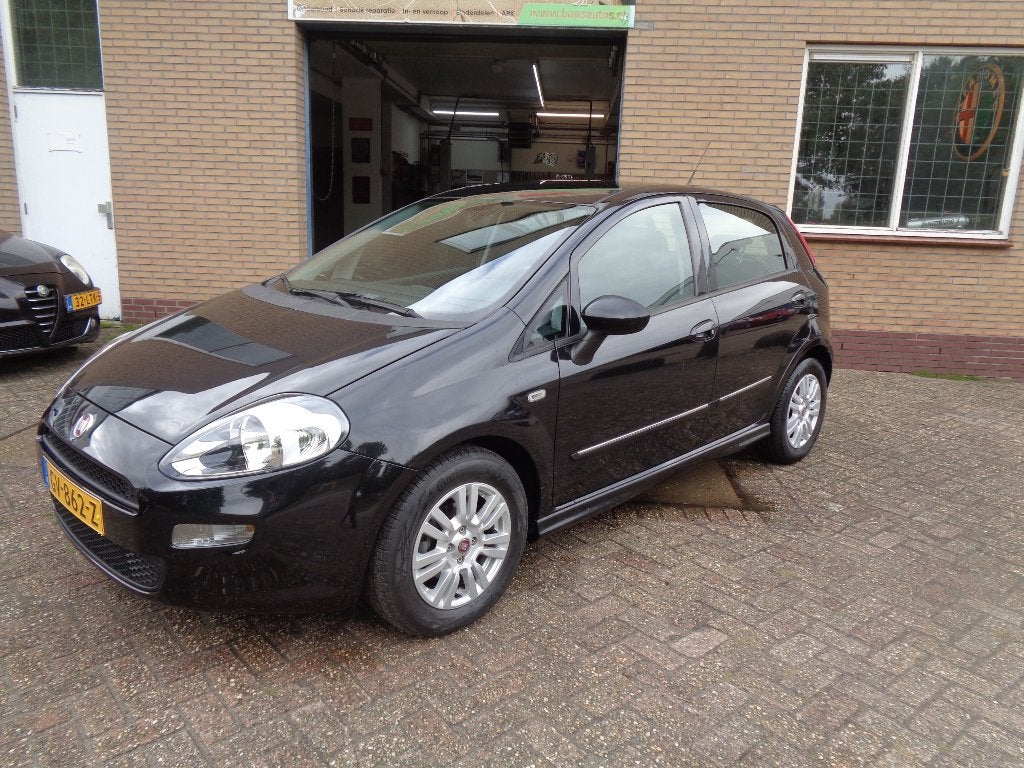 Fiat Punto 0.9 Twinair 74KW 5DR 2015 Zwart Metallic, Auto's, Fiat, Voorwielaandrijving, Stof, Zwart, 100 pk