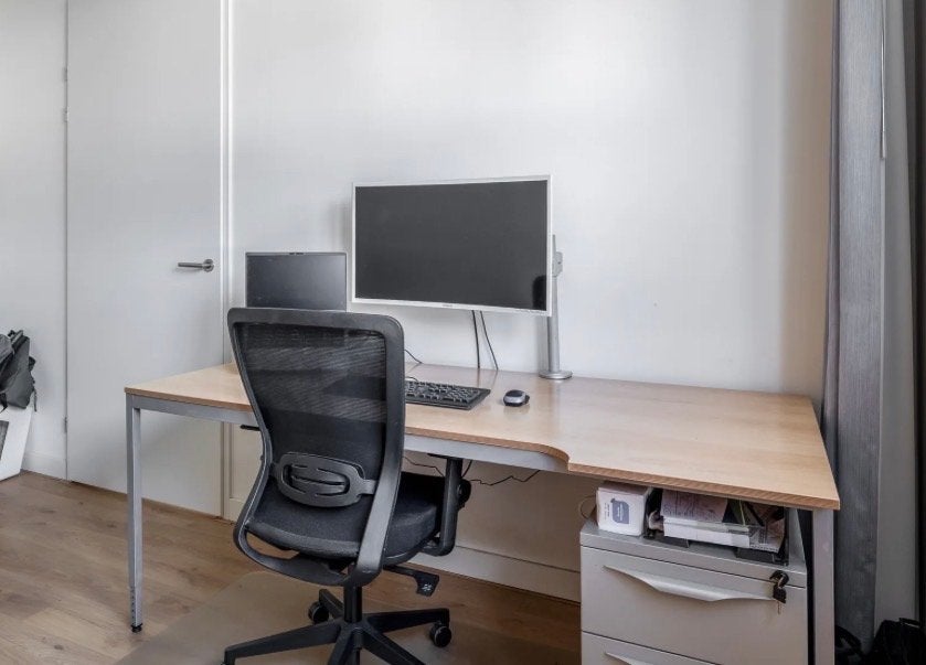 Bureau, ladeblok en bureaustoel (werkplek), Huis en Inrichting, Bureaus, Ophalen, Gebruikt, Bruin, Overige merken