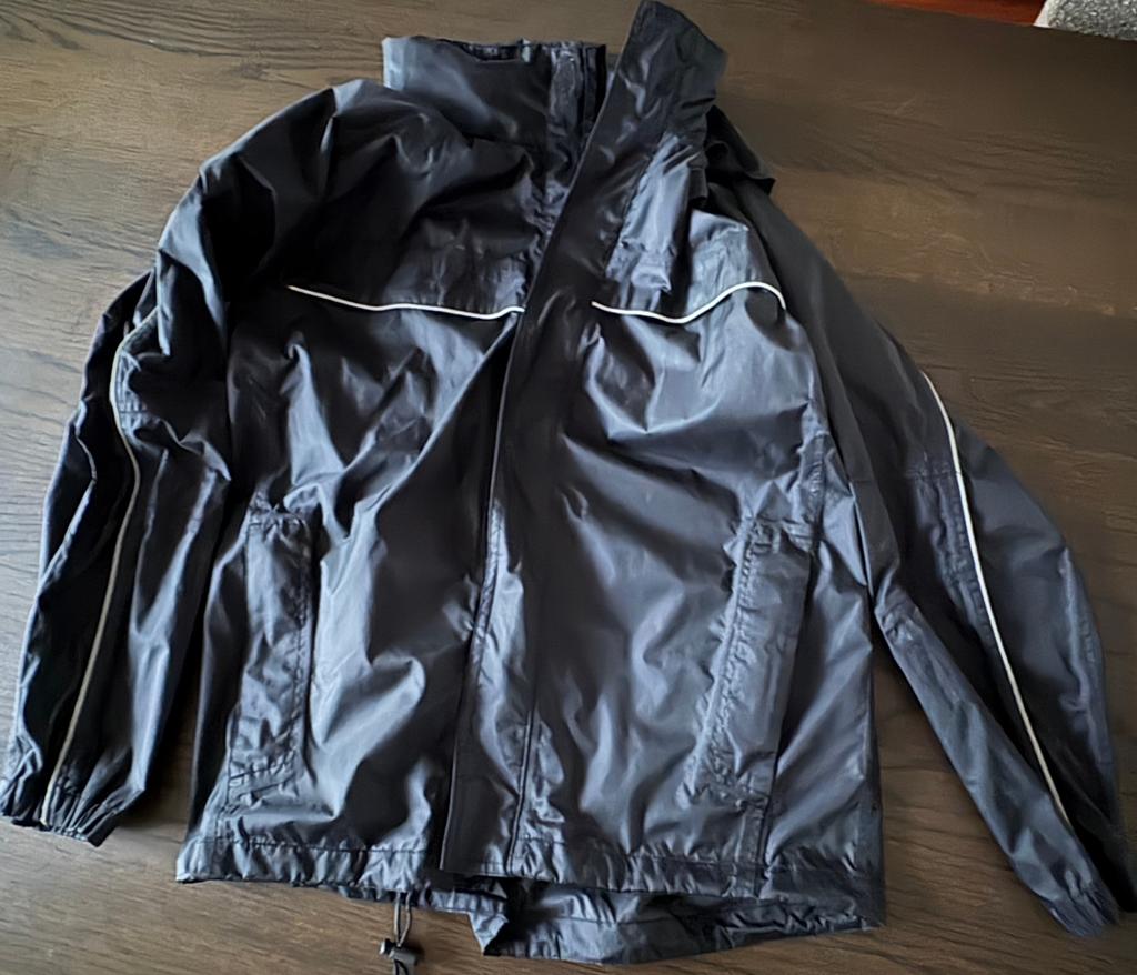INQ Regenjack Zwart Maat 176, Ophalen of Verzenden, Zo goed als nieuw, Maat 46 (S) of kleiner, Zwart