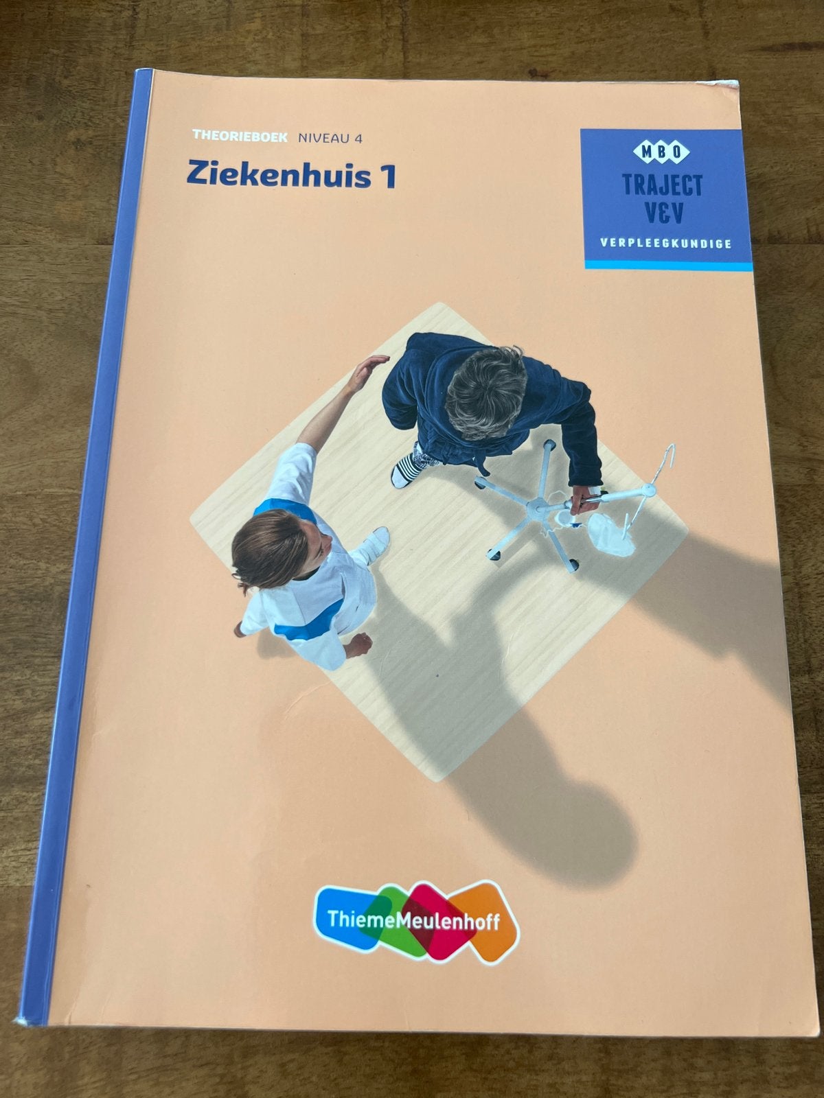 MBO Traject V&V Verpleegkundige Ziekenhuis 1 (2 boeken), Boeken, Ophalen of Verzenden, Gelezen