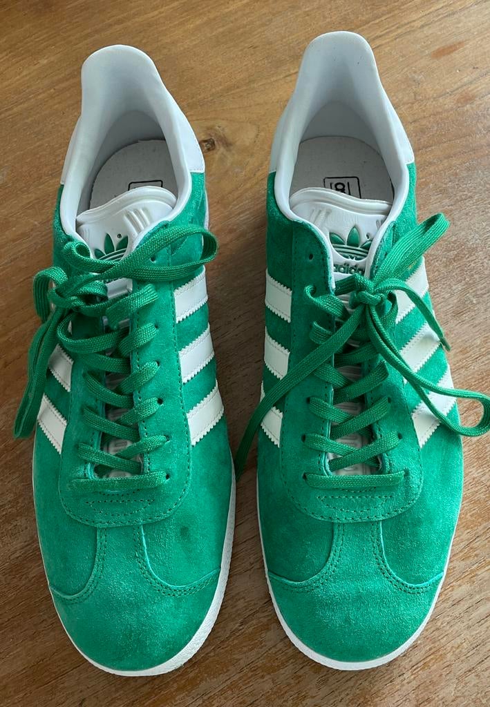 Groene Adidas Gazelle sneakers - Maat 42 2/3 - Zo goed als n, Sport en Fitness, Loopsport en Atletiek, Ophalen of Verzenden, Zo goed als nieuw