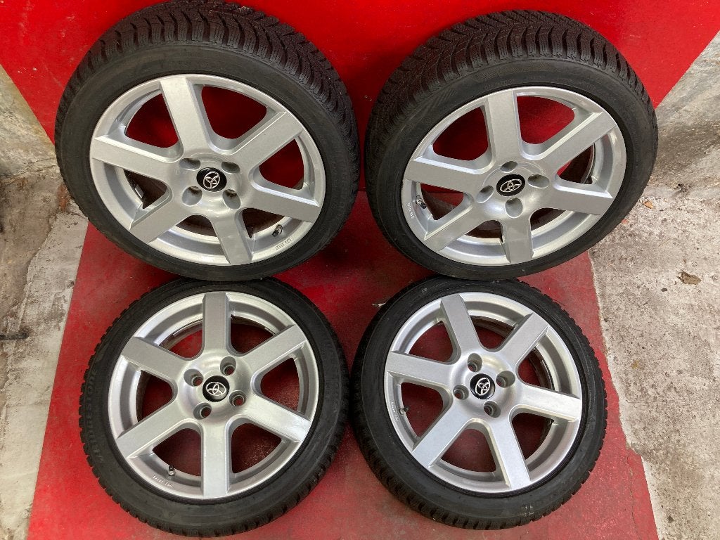 Winterbanden Toyota Yaris 195/45R16 Bridgestone, Gebruikt, 16 inch, ., Banden en Velgen