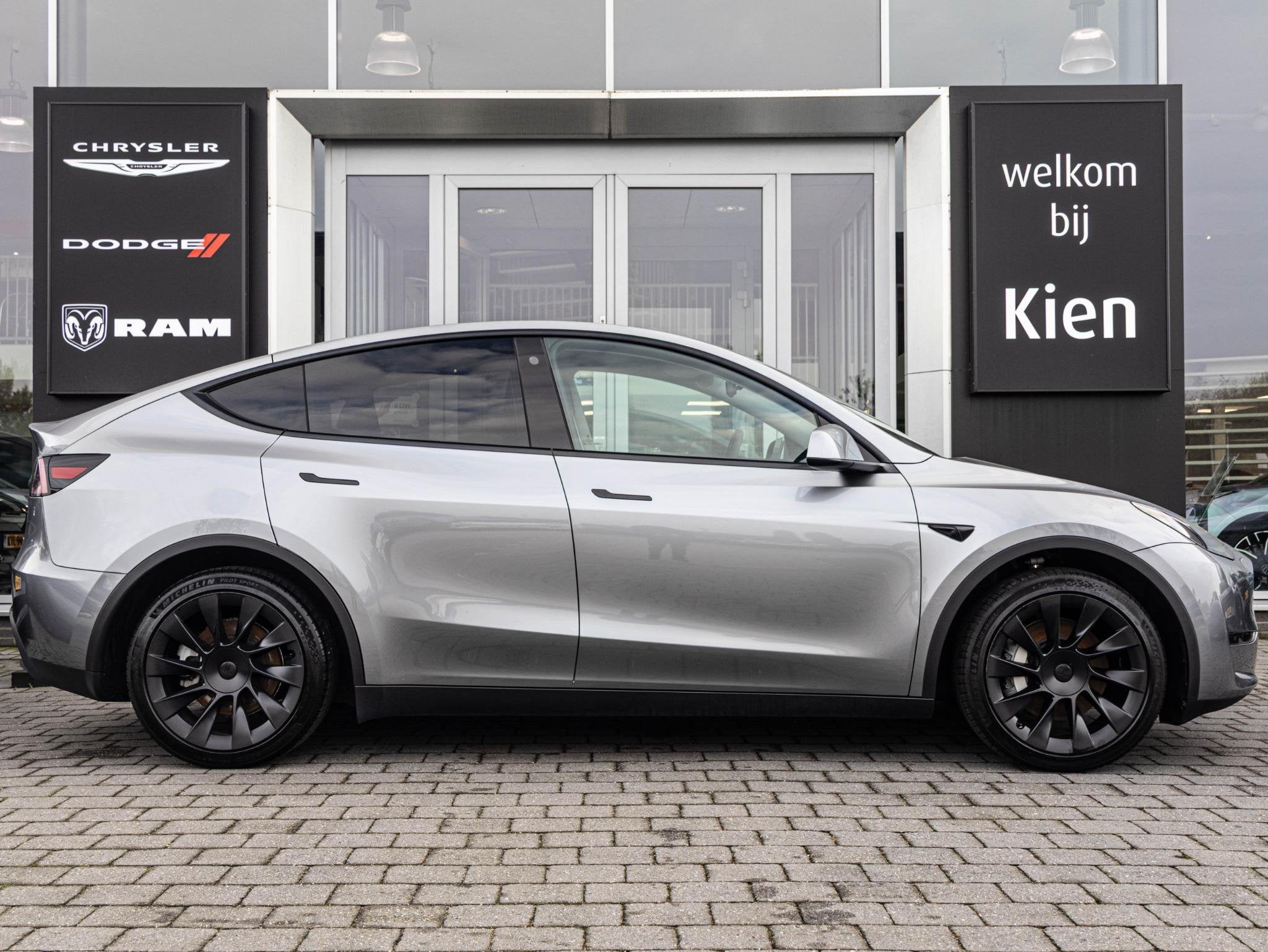 Tesla Model Y Long Range AWD 75 kWh | ACC | Panoramadak | St, Auto's, Stof, Gebruikt, 495 min, Origineel Nederlands