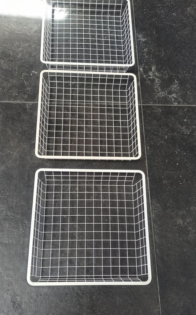 Uittrekbare witte mandjes merk Elfa, Huis en Inrichting, Ophalen, Minder dan 50 cm, Gebruikt, Minder dan 100 cm