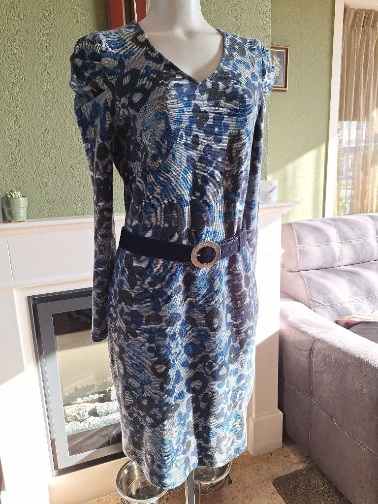 Caroline Biss jurk mt 40 blauw/grijs print met riem, Kleding | Dames, Maat 38/40 (M), Zo goed als nieuw, Knielengte, Caroline Biss