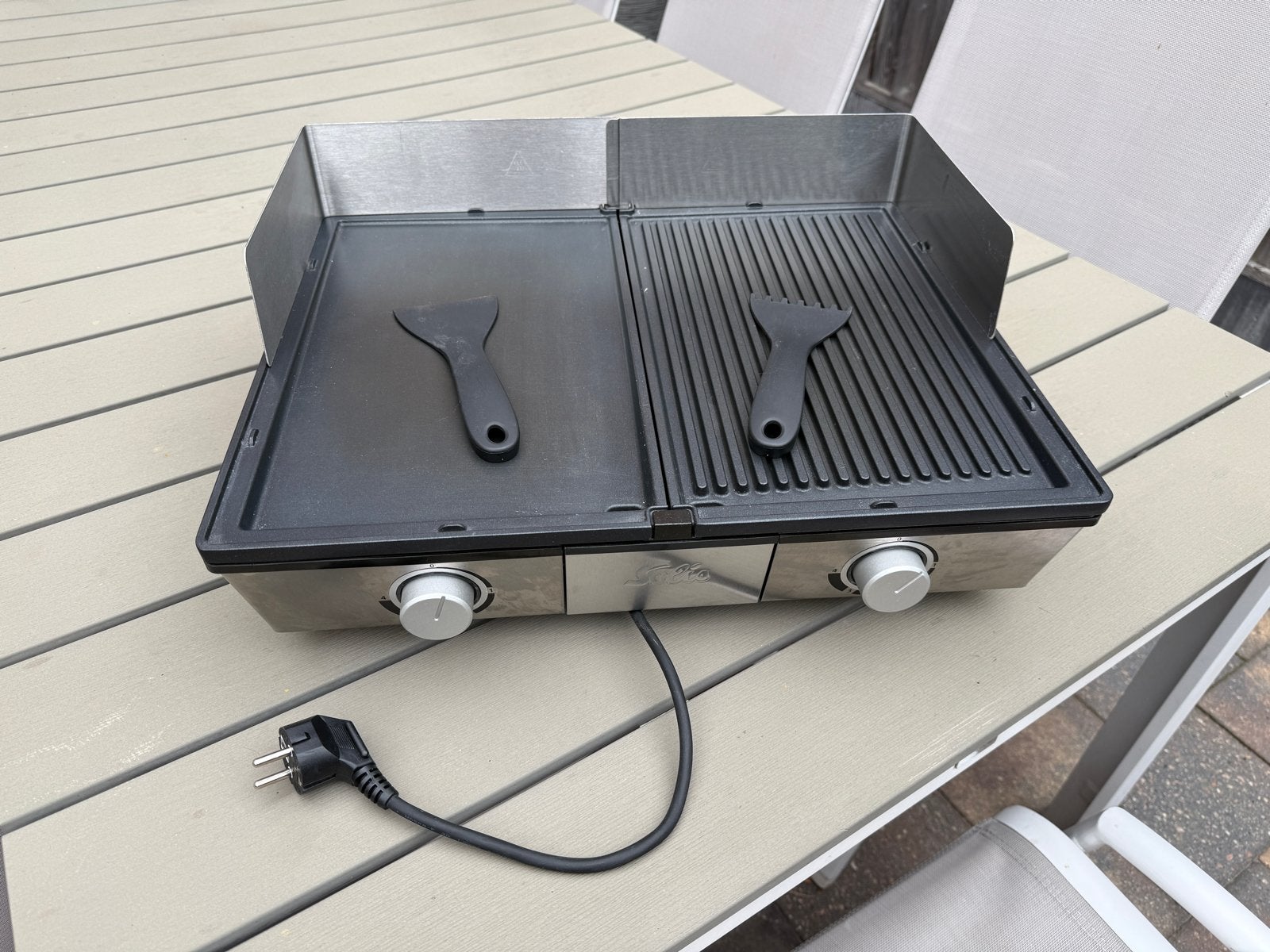 SOLIS 7951 Deli Grill Zilver - 2200W, Instelbare Temperatuur, Ophalen, Zo goed als nieuw, 4 t/m 7 personen