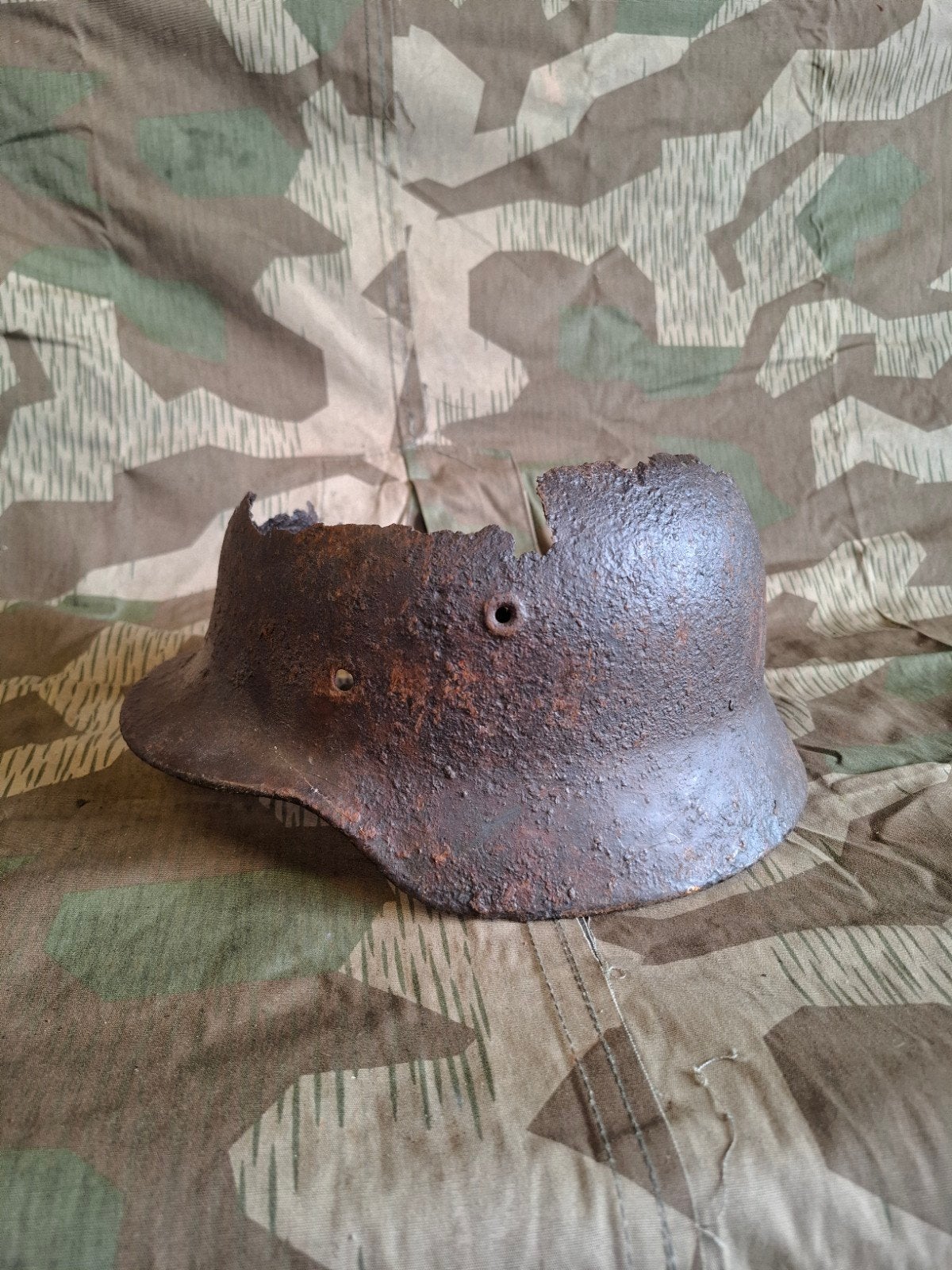 WO2 Duitse M40 battle damage bodemvondst #2, Ophalen of Verzenden, Duitsland, Helm of Baret