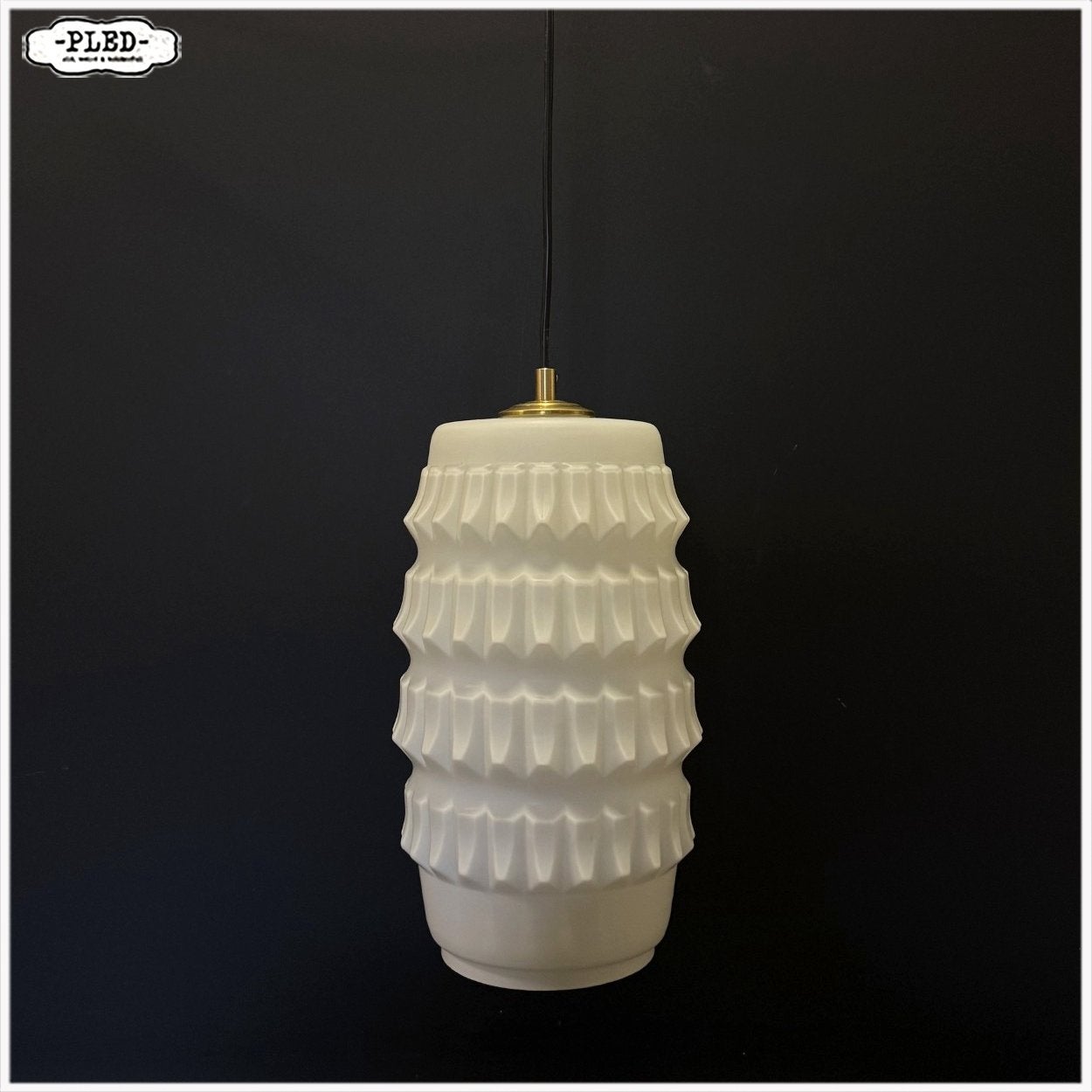 Vintage opaline hanglamp Lamp Tsjechoslowakije 1960s, Huis en Inrichting, Gebruikt, E27 (groot), Glas, Nb
