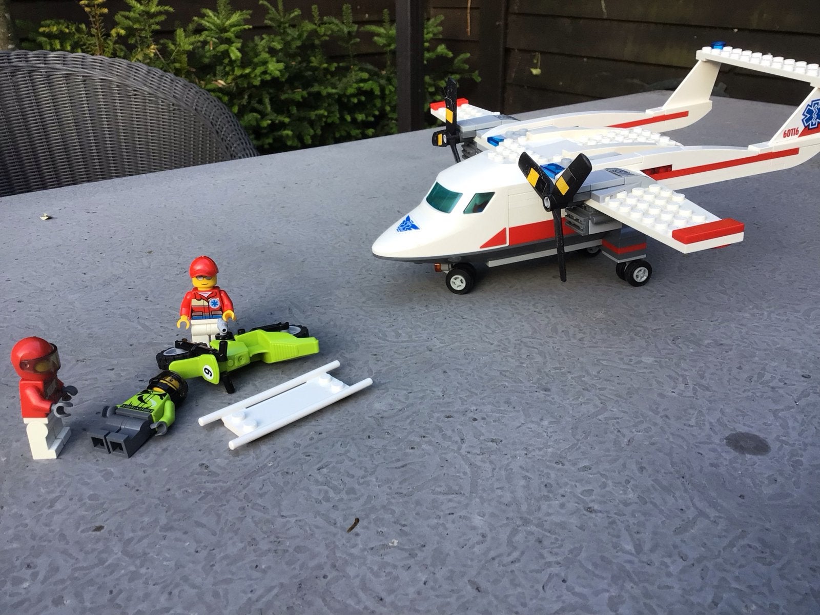 Lego City Ambulance Vliegtuig met Minifiguren, Inclusief minifiguren, Lego, Ophalen of Verzenden, Complete set