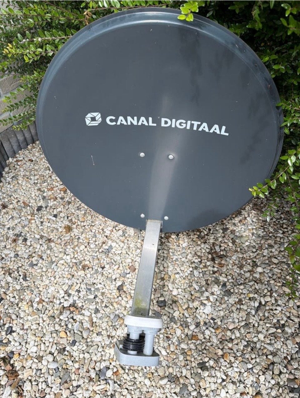 schotelantenne universeel met kastje, Ophalen, Gebruikt, (Schotel)antenne, Overige merken