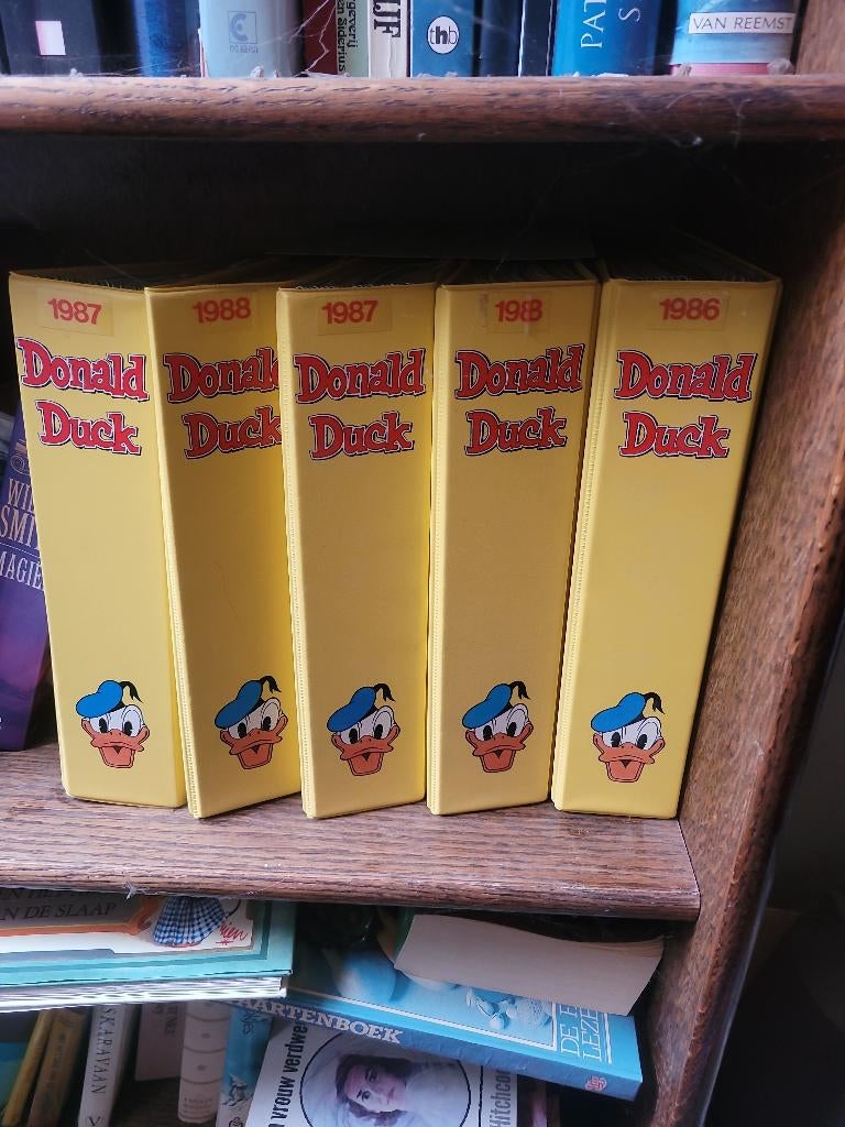 Donald duck bundels uit de jaren 80!, Donald Duck, Meerdere stripboeken, Ophalen, Gelezen
