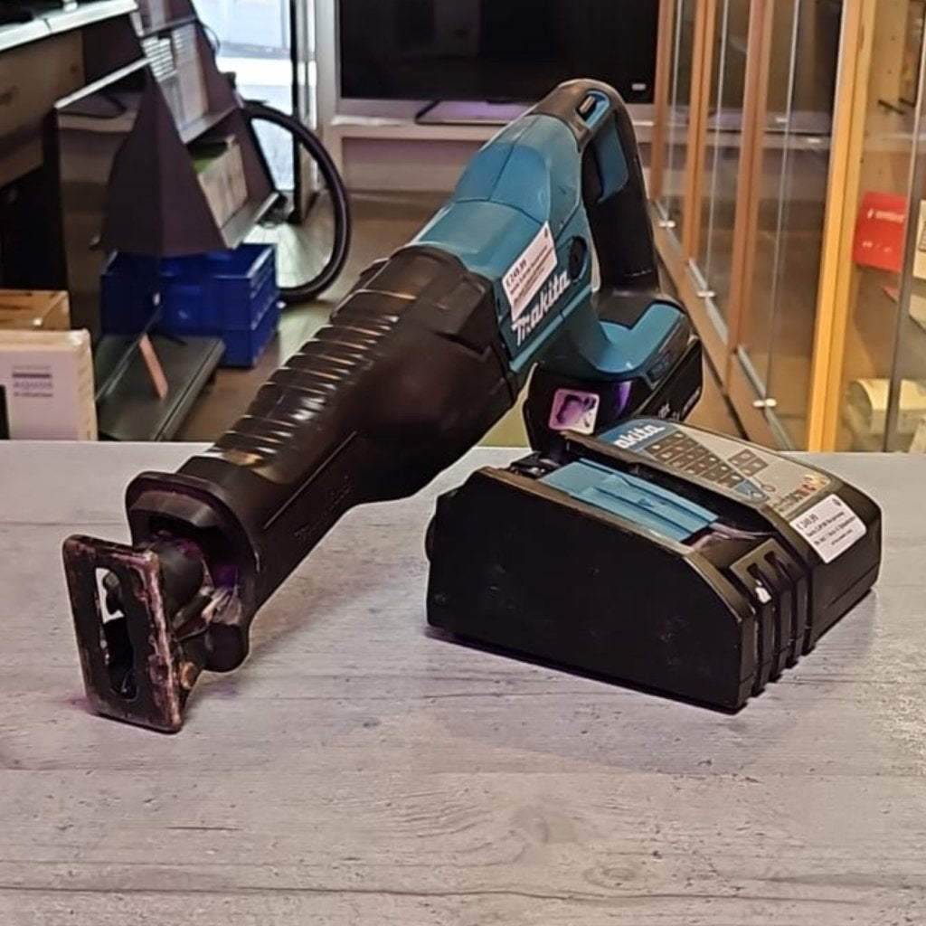 Makita DJR186 Reciprozaag 18v Incl: 1 Accu & Oplaadstation, Doe-het-zelf en Verbouw, Makita, Gebruikt, Support@makita.com, Makita Corporation, 3-11-8, Sumiyoshi-cho, 
Anjo, Aichi 446-8502
Japan