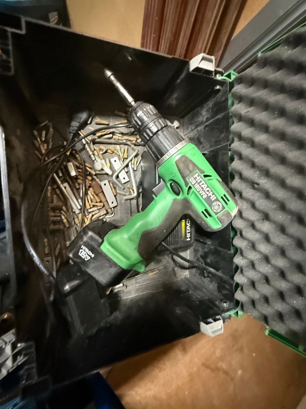 Hitachi DS 12DVF2 Boor- en Schroefmachine met koffer, Ophalen of Verzenden, Gebruikt, Minder dan 400 watt, Boor- en Schroefmachine