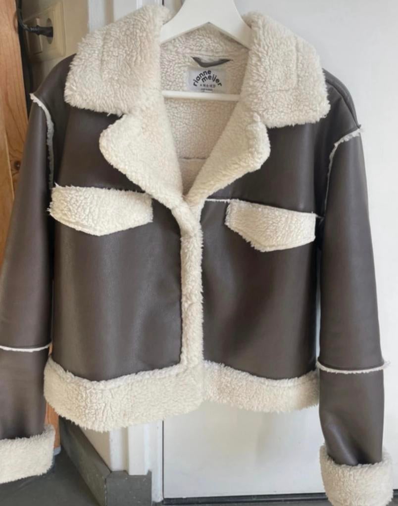 NA-KD Rianne Meijer PU pilotenjas maat 38 bruin teddy, Bruin, ., Ophalen of Verzenden, Zo goed als nieuw