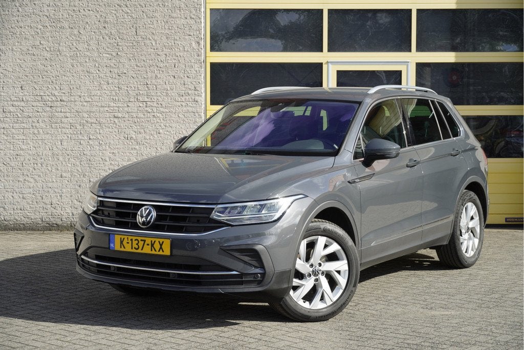 Volkswagen Tiguan 1.5 TSI 150PK! Life Business BJ2021 Lmv 18, Auto's, Volkswagen, Voorwielaandrijving, 4 cilinders, 150 pk, Handgeschakeld