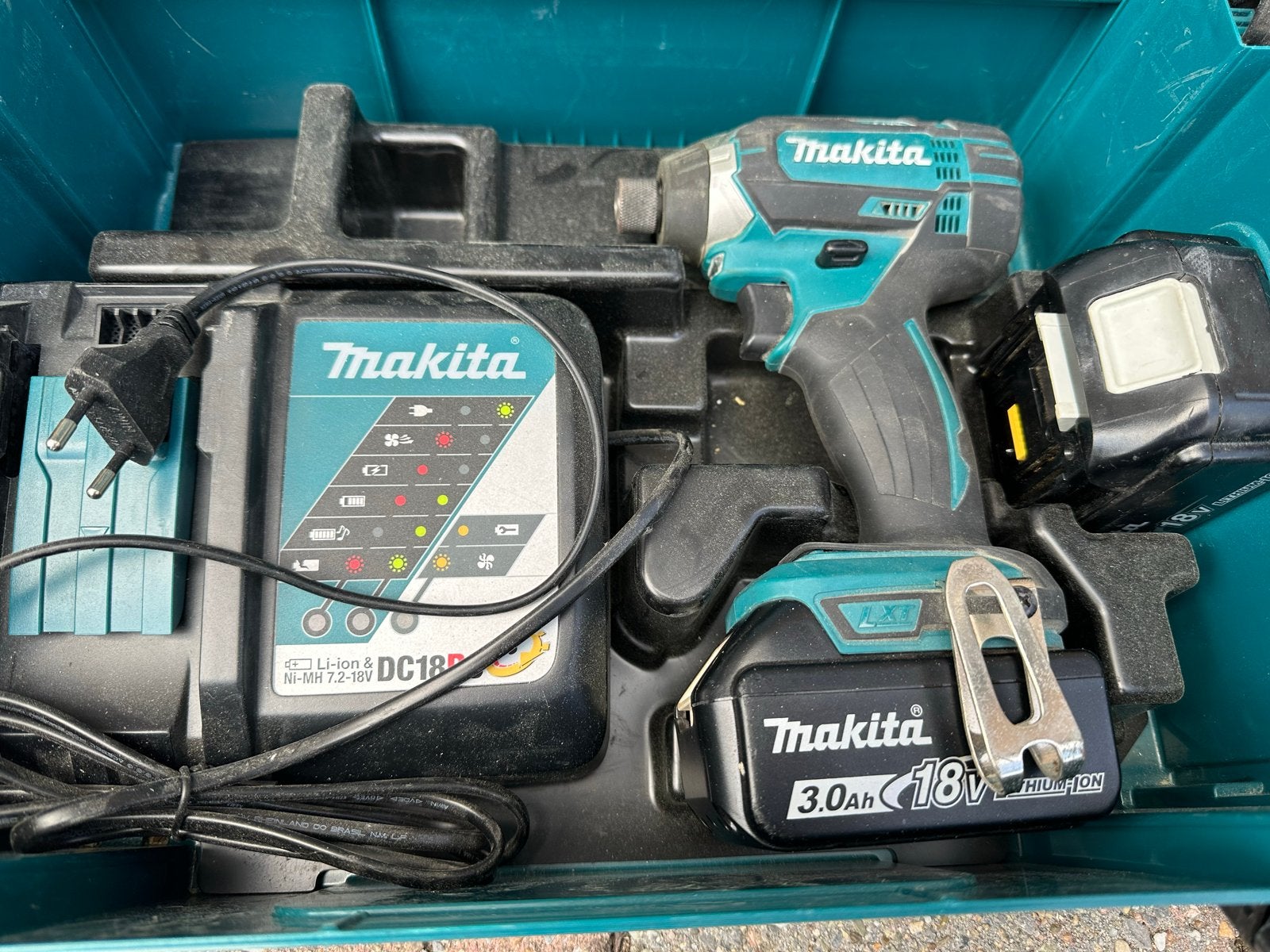 Makita DTD152 18V  Slagschroevedraier met Lader en Accu’s, Doe-het-zelf en Verbouw, Gereedschap | Boormachines, Ophalen, Variabele snelheid