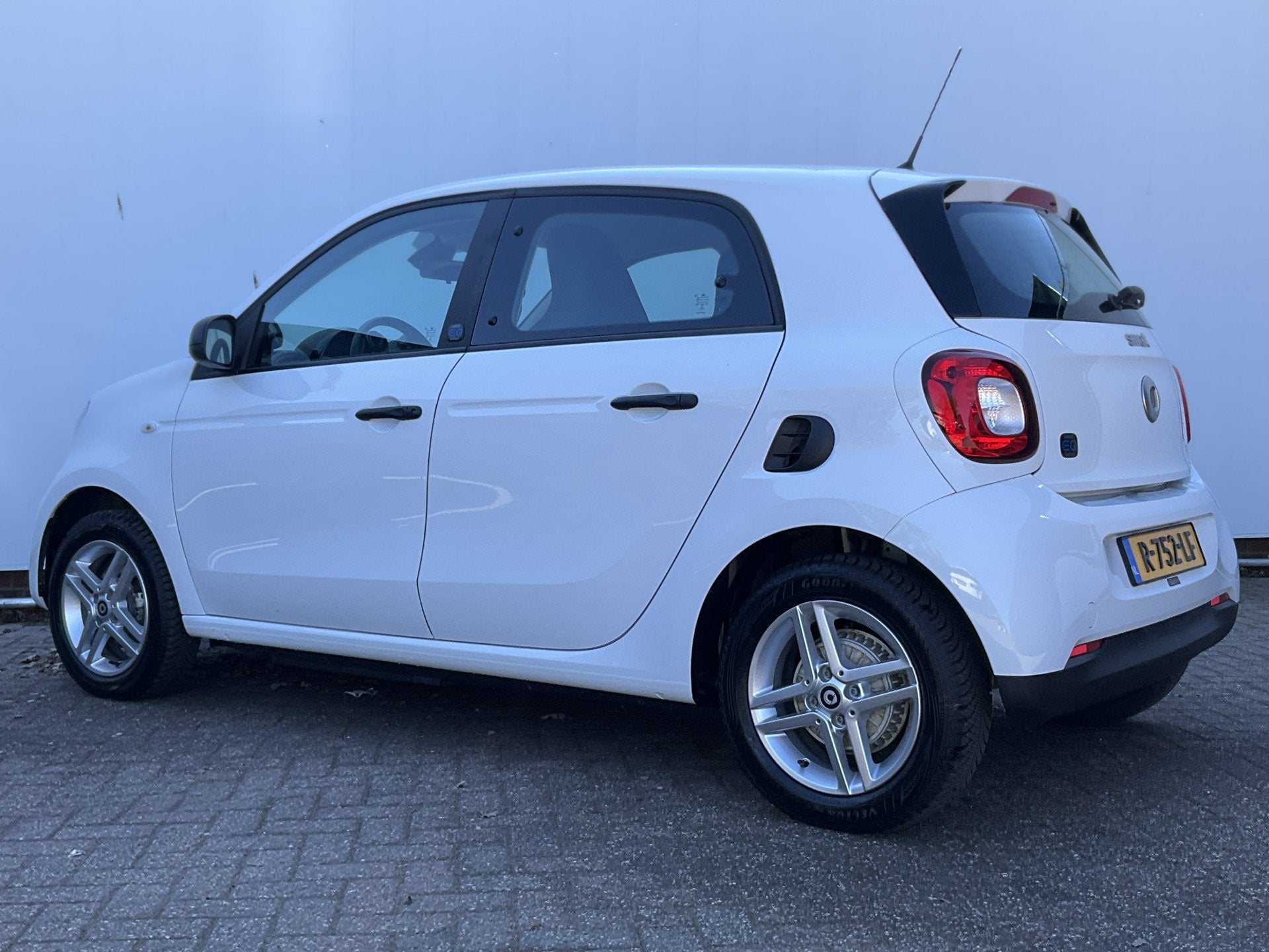 Smart Forfour EQ 1Eigenaar Clima Cruise toerenteller Essenti, Auto's, Smart, Achterwielaandrijving, Gebruikt, ForFour, 43 €/maand