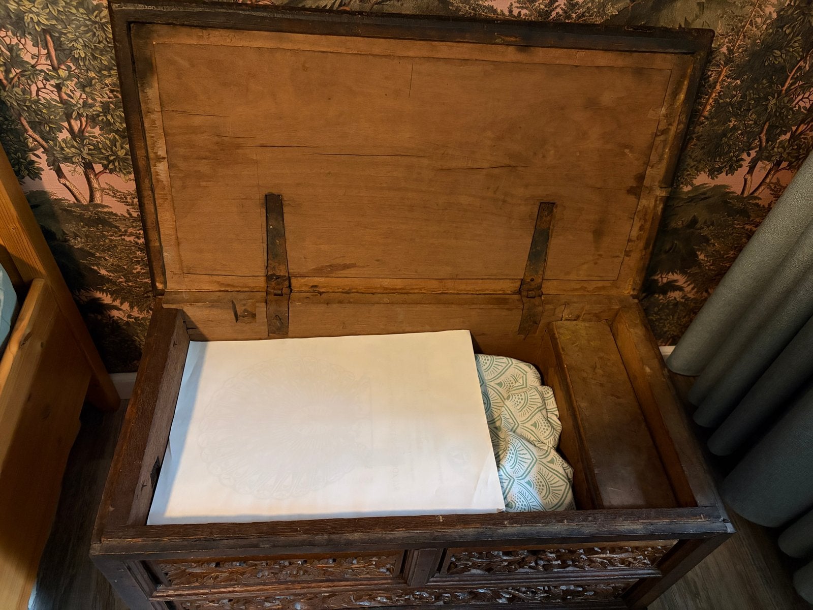 Oude Indische dekenkist met prachtig houtsnijwerk, Huis en Inrichting, Ophalen, Gebruikt, 100 tot 150 cm, 50 tot 75 cm