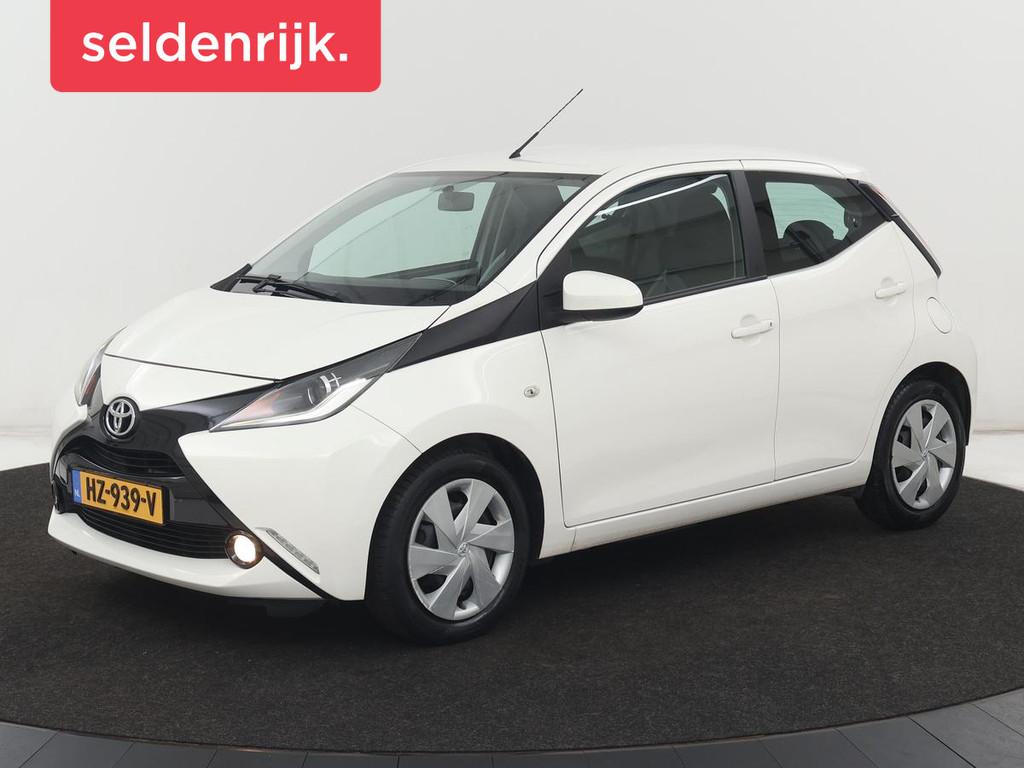 Toyota Aygo 1.0 VVT-i x-play | Camera | MirrorLink | Airco |, Voorwielaandrijving, Stof, Gebruikt, Euro 6