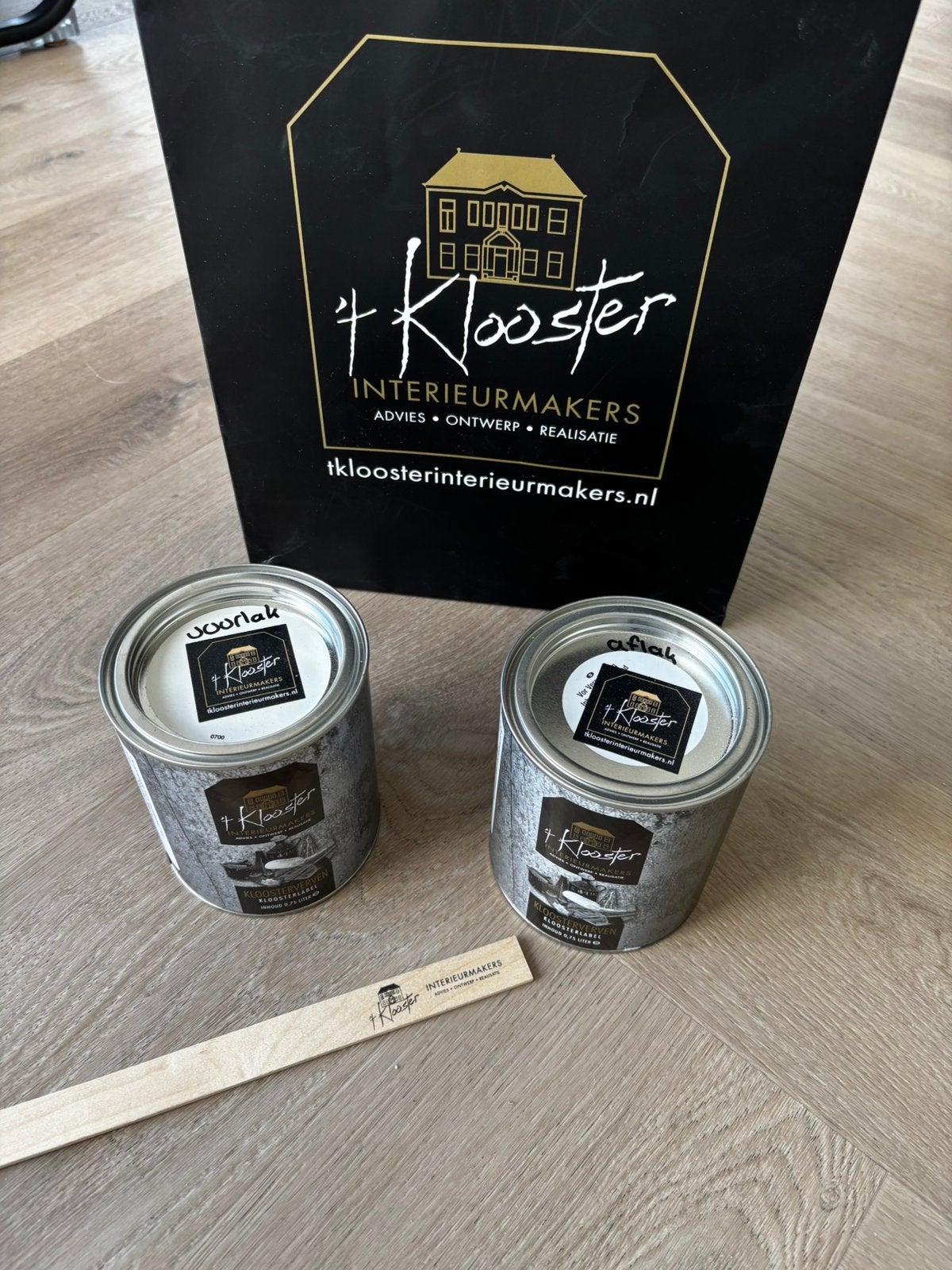 2 nieuwe blikken verf olive t Klooster, Doe-het-zelf en Verbouw, Schildersmaterialen, Ophalen, Nieuw