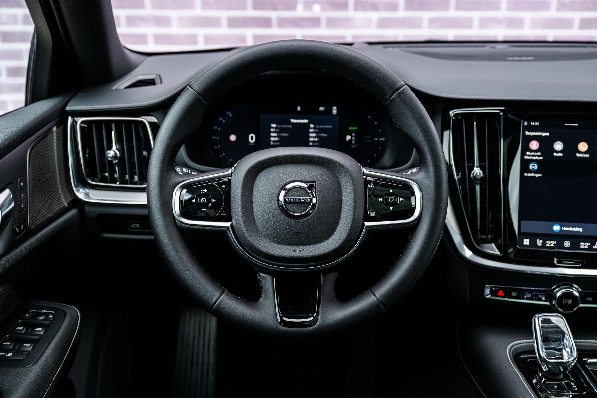 Volvo V60 2.0 T6 Plug-in hybrid AWD Ultra Dark | Adaptive Cr, Auto's, Automaat, 12 maanden, Euro 6, 4 cilinders