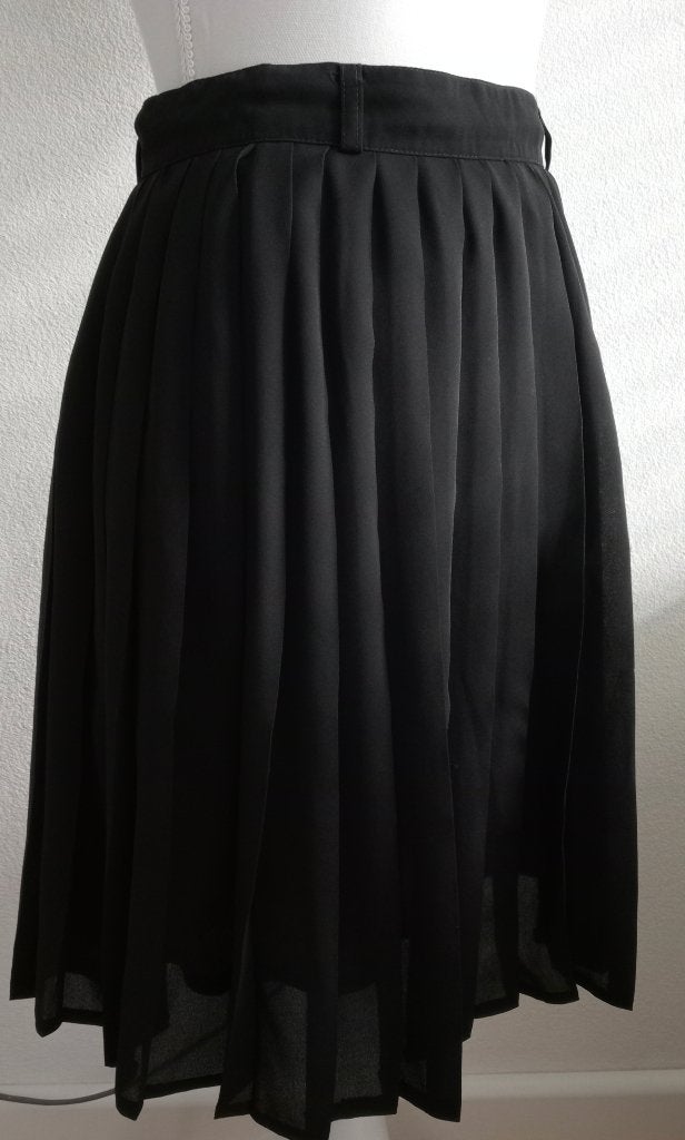 !! 🖤 Zwarte plooirok 🖤 !!, Kleding | Dames, Maat 38/40 (M), Zwart, Ophalen of Verzenden, Zo goed als nieuw