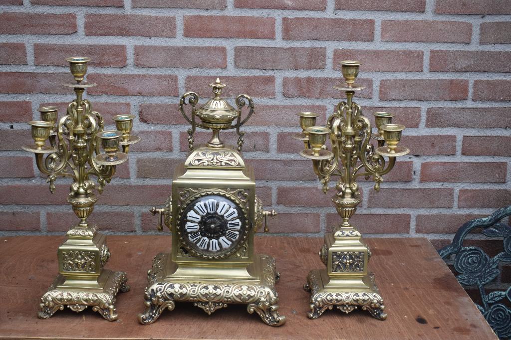 bronzen klokken stel, Ophalen