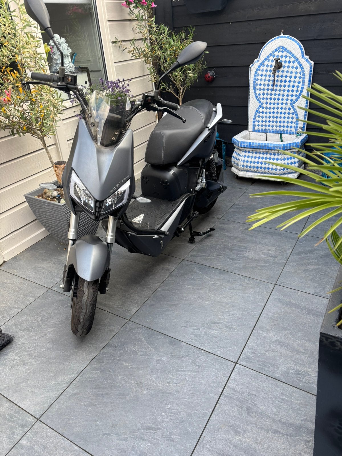 Yadea z3 zgan elec scooter zonder kenteken, Ophalen of Verzenden, Zo goed als nieuw, Benzine