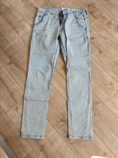 Te koop: lichtblauwe broek zhrill mt 28 in goede staat!, Blauw, Ophalen of Verzenden, Zhrill, W28 - W29 (confectie 36)
