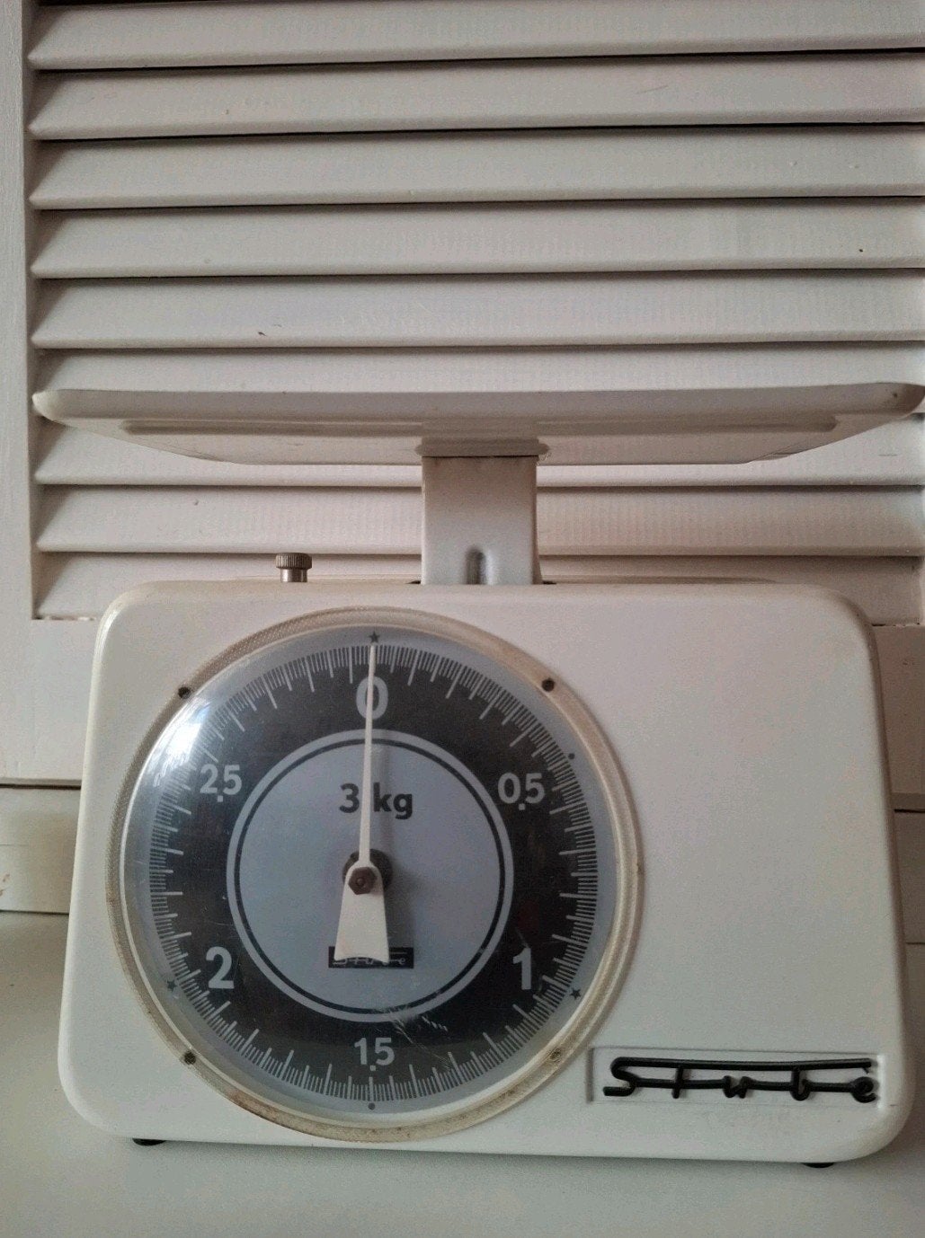 Vintage keukenweegschaal Stube 3kg - zonder plateau, Vintage, Gebruikt, Ophalen of Verzenden, Metaal