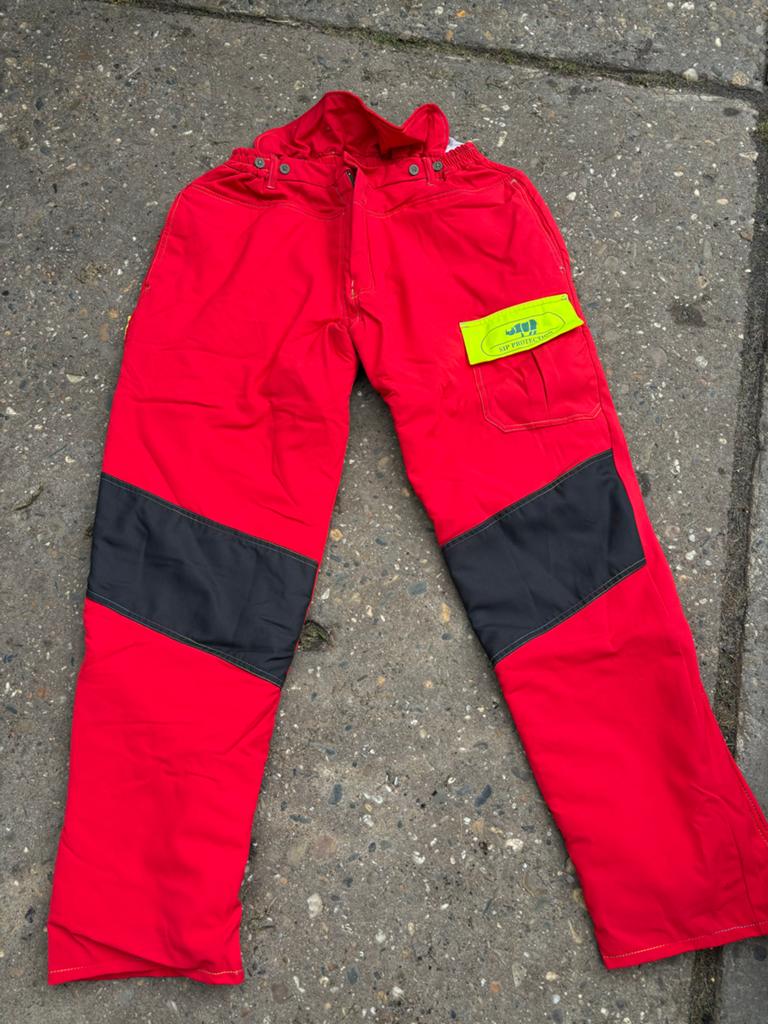 Nieuwe Rode CE Gekeurde dunne zaag/ werkbroek.  - Maat XXXL, Tuin en Terras, Ophalen of Verzenden, Nieuw