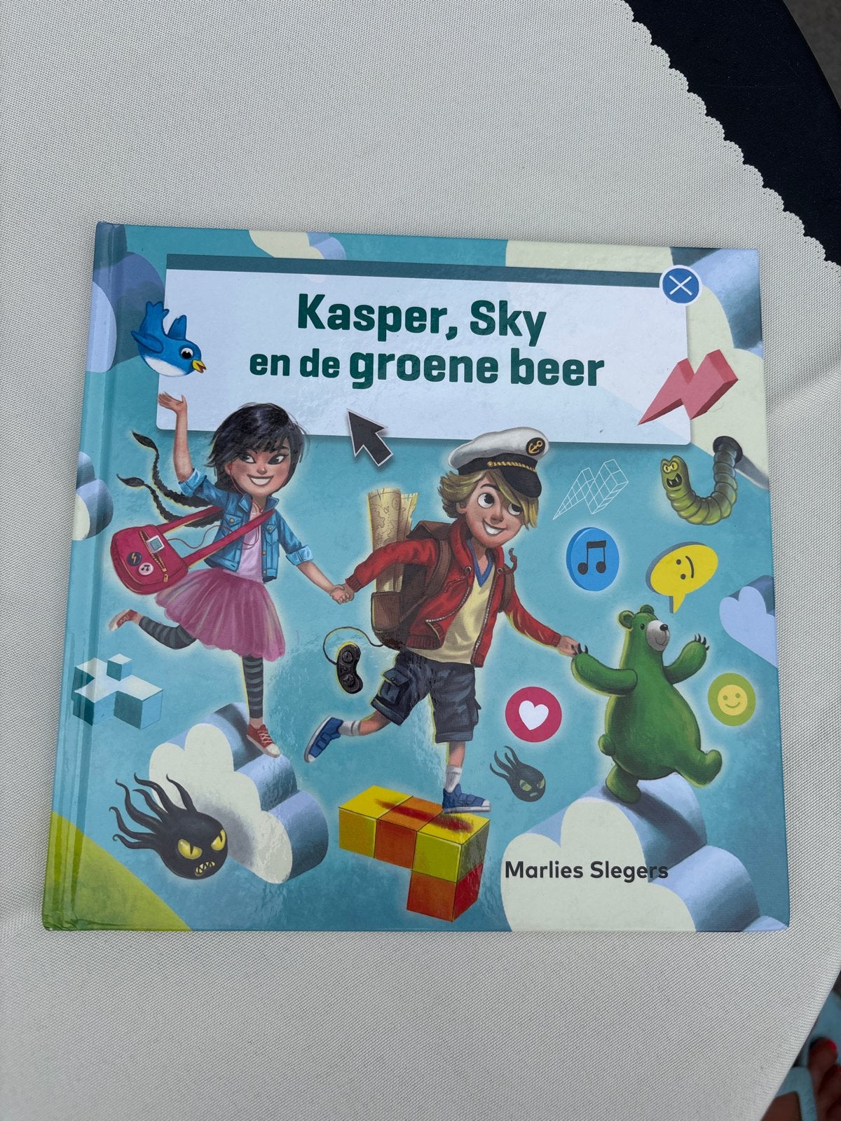 Kasper, Sky en de groene beer - Marlies Slegers, Ophalen of Verzenden, Zo goed als nieuw, Fictie algemeen