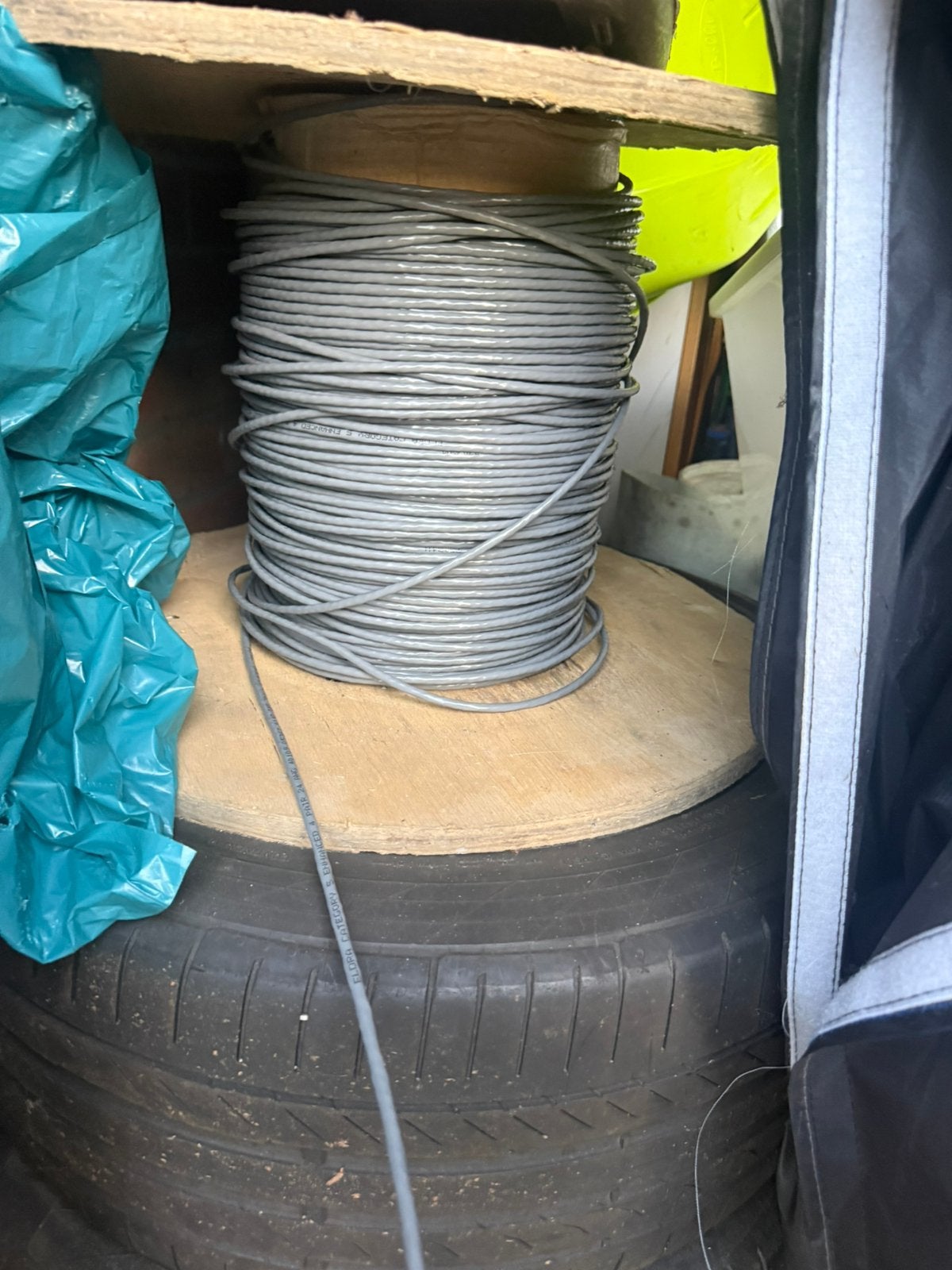 Eldra Cat5e UTP netwerkkabel 304 meter – 100% koper – solid, Computers en Software, Pc- en Netwerkkabels, Ophalen, Zo goed als nieuw