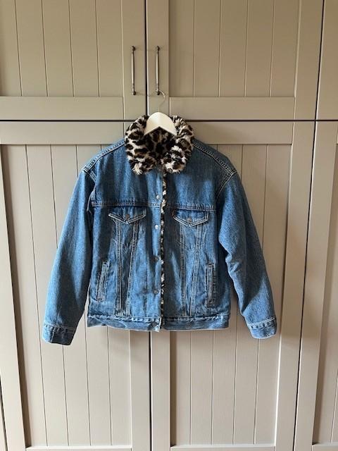 Levi's spijkerjas/jeansjas met panterbont, Ophalen, Blauw, Zo goed als nieuw, Maat 34 (XS) of kleiner