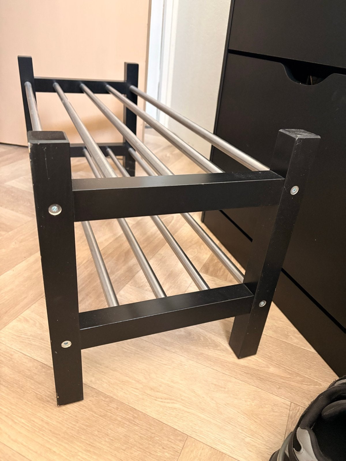 Schoenenrek zwart en kapstok Tjusig ikea, Ophalen, Zo goed als nieuw