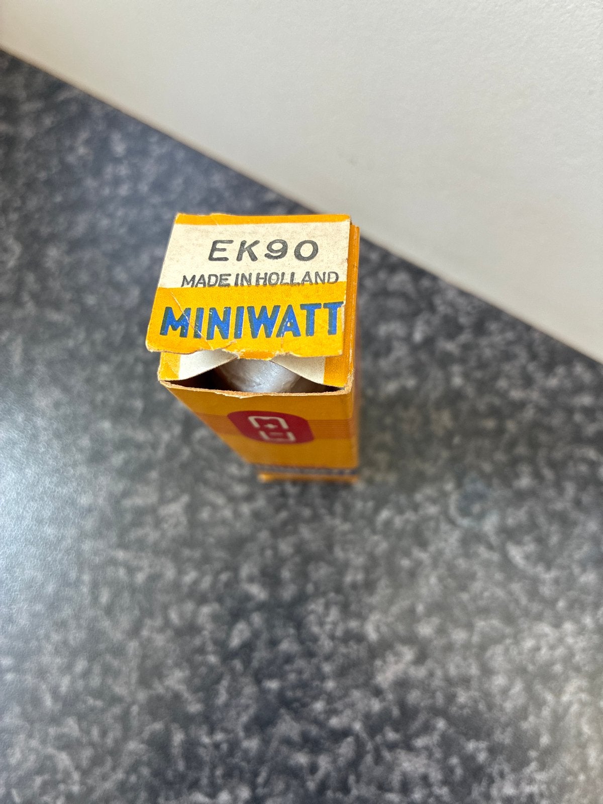 Philips EK90 Miniwatt NOS buis - Nieuw in doos, Ophalen of Verzenden, Nieuw