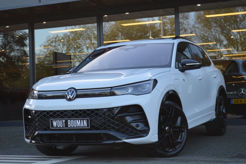 Volkswagen Tiguan 1.5 eHybrid R-Line IQ Leder Panorama Memor, Auto's, 4 cilinders, Wit, Hybride Elektrisch/Benzine, SUV of Terreinwagen