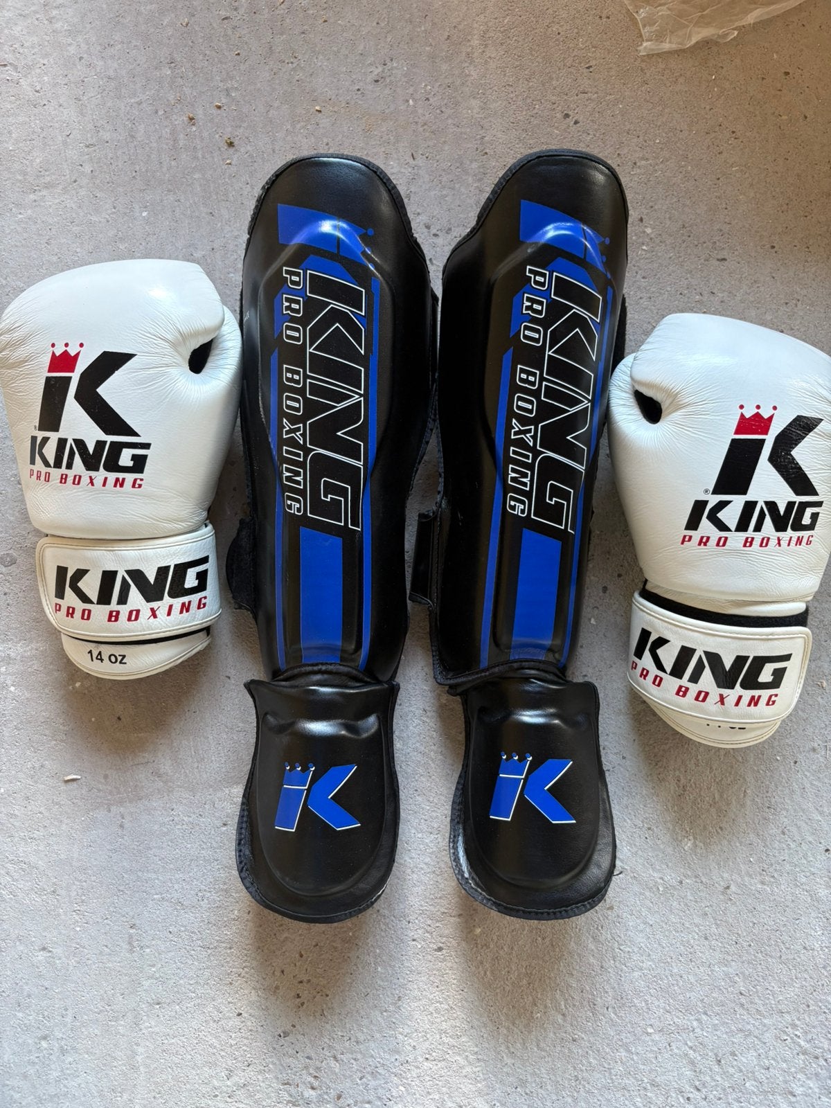 King Pro kickboks set, Sport en Fitness, Overige, Vechtsportbescherming, Maat L, Ophalen of Verzenden