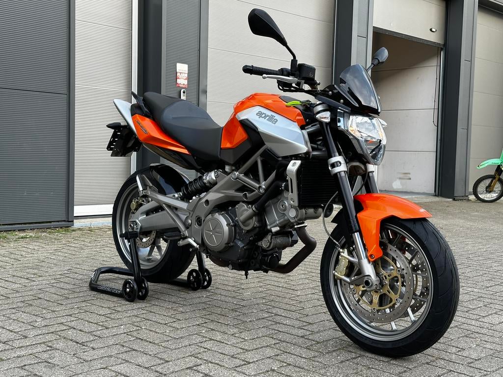 Aprilia Shiver 750 - 10.863 km. Uitzonderlijke staat, 750 cc, 2 cilinders, Motorrijbewijs A, Bedrijf